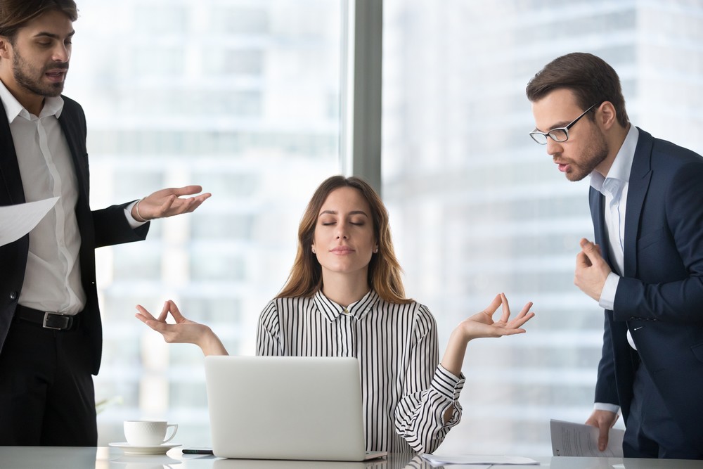 Demande de performance de la Direction et besoin de compréhension des salariés : les RH tiraillés